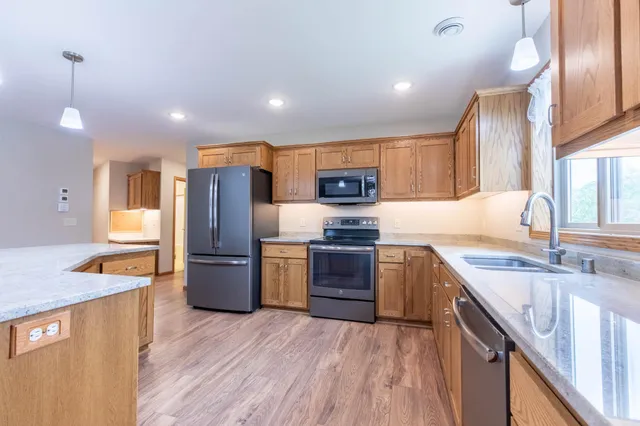 $425,000 | 932 Oak Pond Court, Sartell, MN 56377