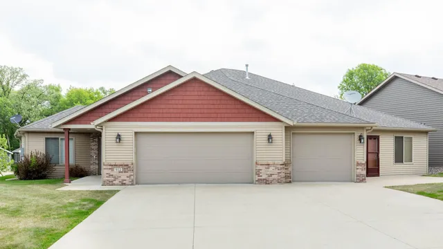 $425,000 | 932 Oak Pond Court, Sartell, MN 56377