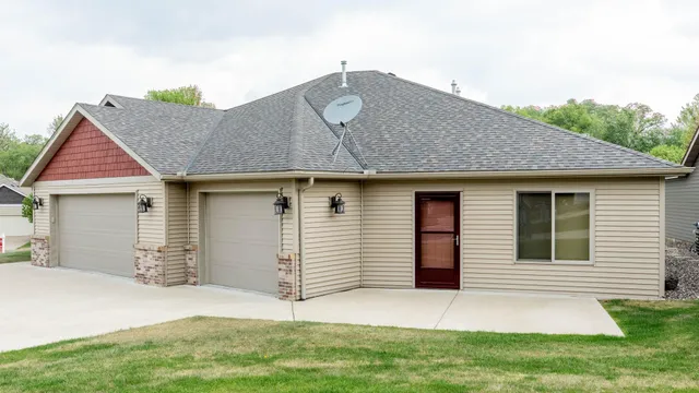 $425,000 | 932 Oak Pond Court, Sartell, MN 56377