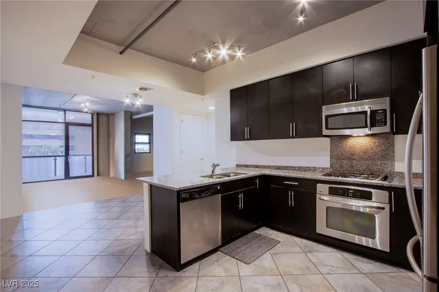 $2,550 | 353 East Bonneville Avenue, Unit 471, Las Vegas, NV 89101