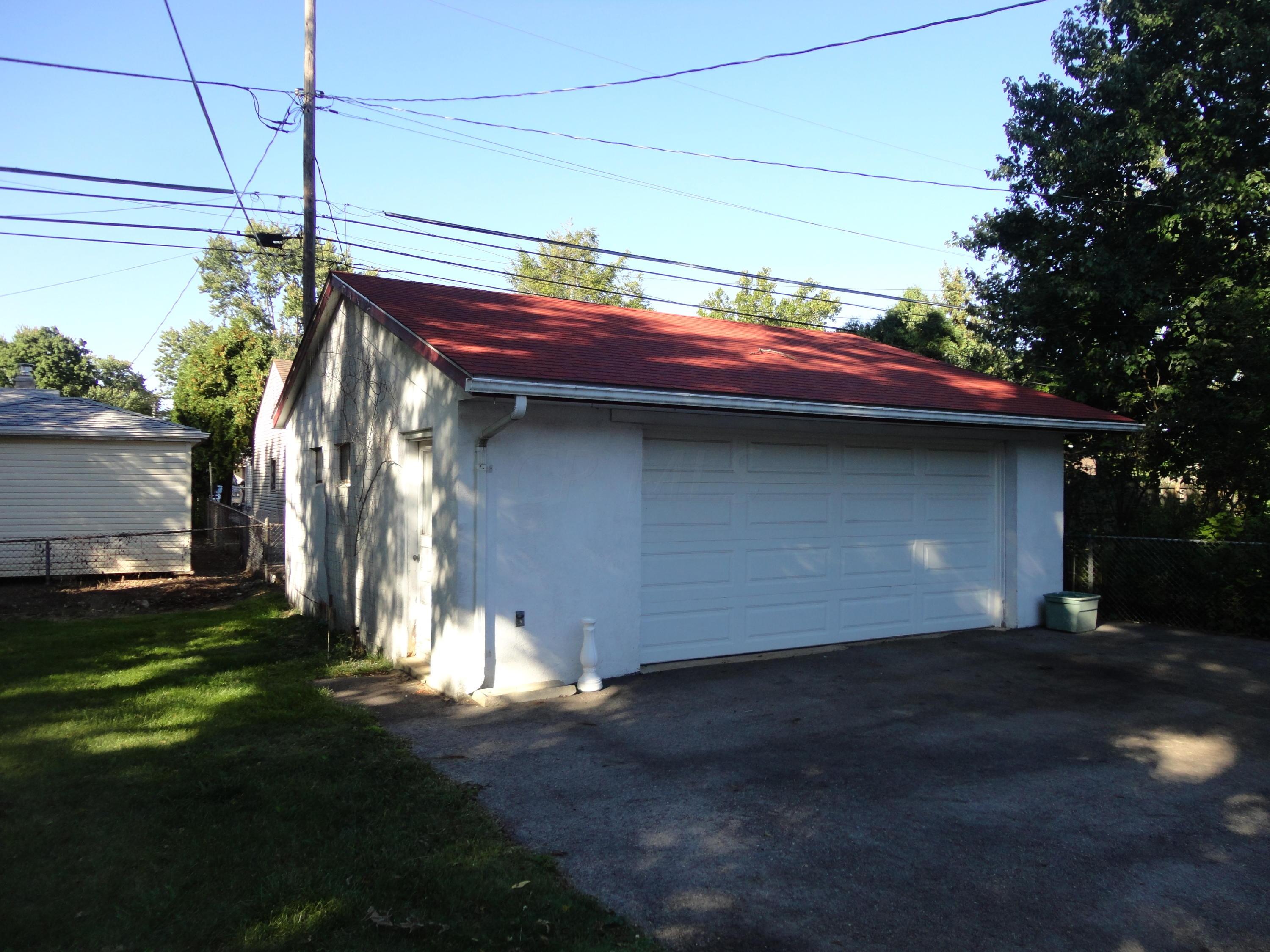 1954 Milden Road Columbus, OH 43221 - Photo 4 of 33