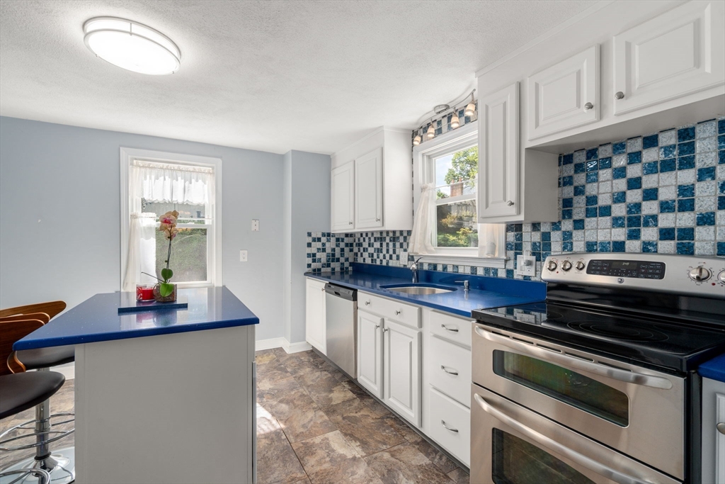 105 Pine Ridge Road Medford, MA 02155 - Photo 4 of 23