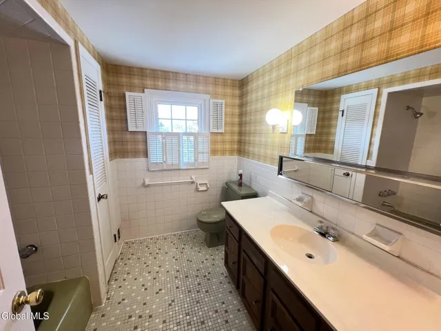 $429,000 | 4 Sandstone Drive, Glenville, NY 12027