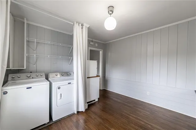 a view of utility room with washer and dryer