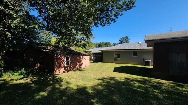a view of a house with a yard