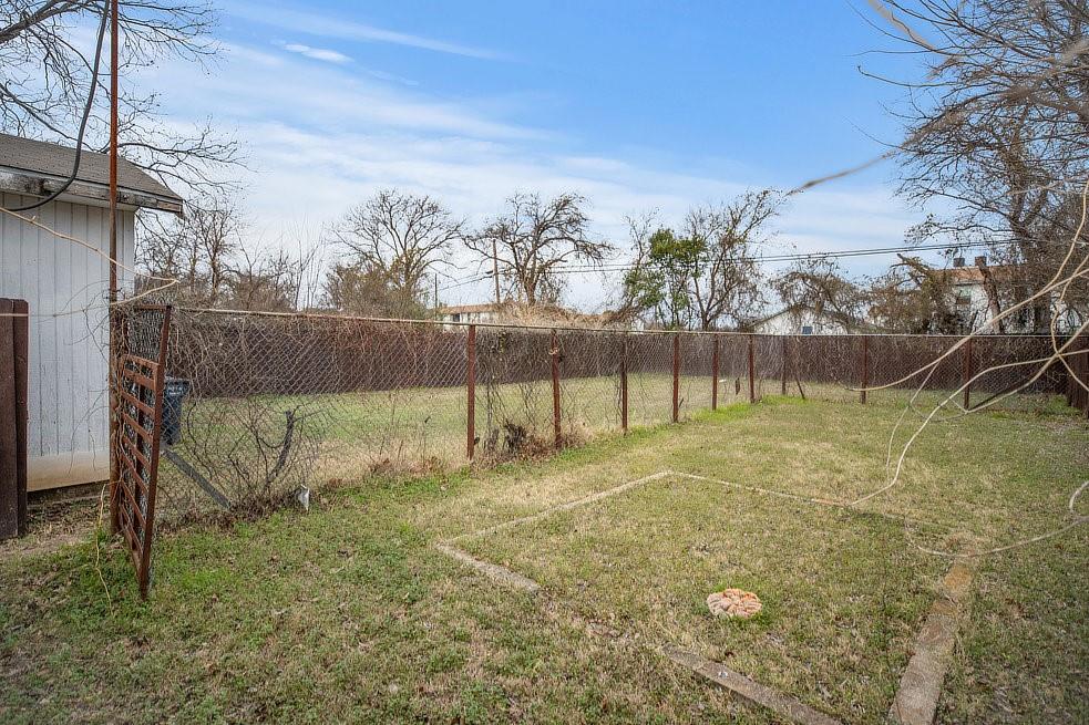 4029 Knox Street Fort Worth, TX 76119 - Photo 27 of 28 a view of a yard