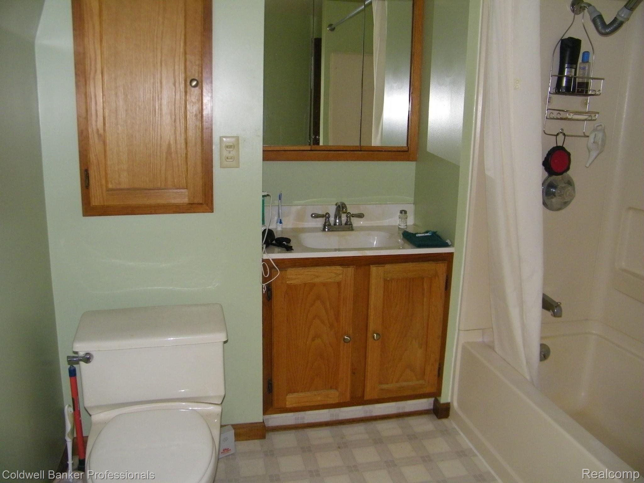 1135 Roods Lake Road Lapeer, MI 48446 - Photo 13 of 18 102_0417.JPG