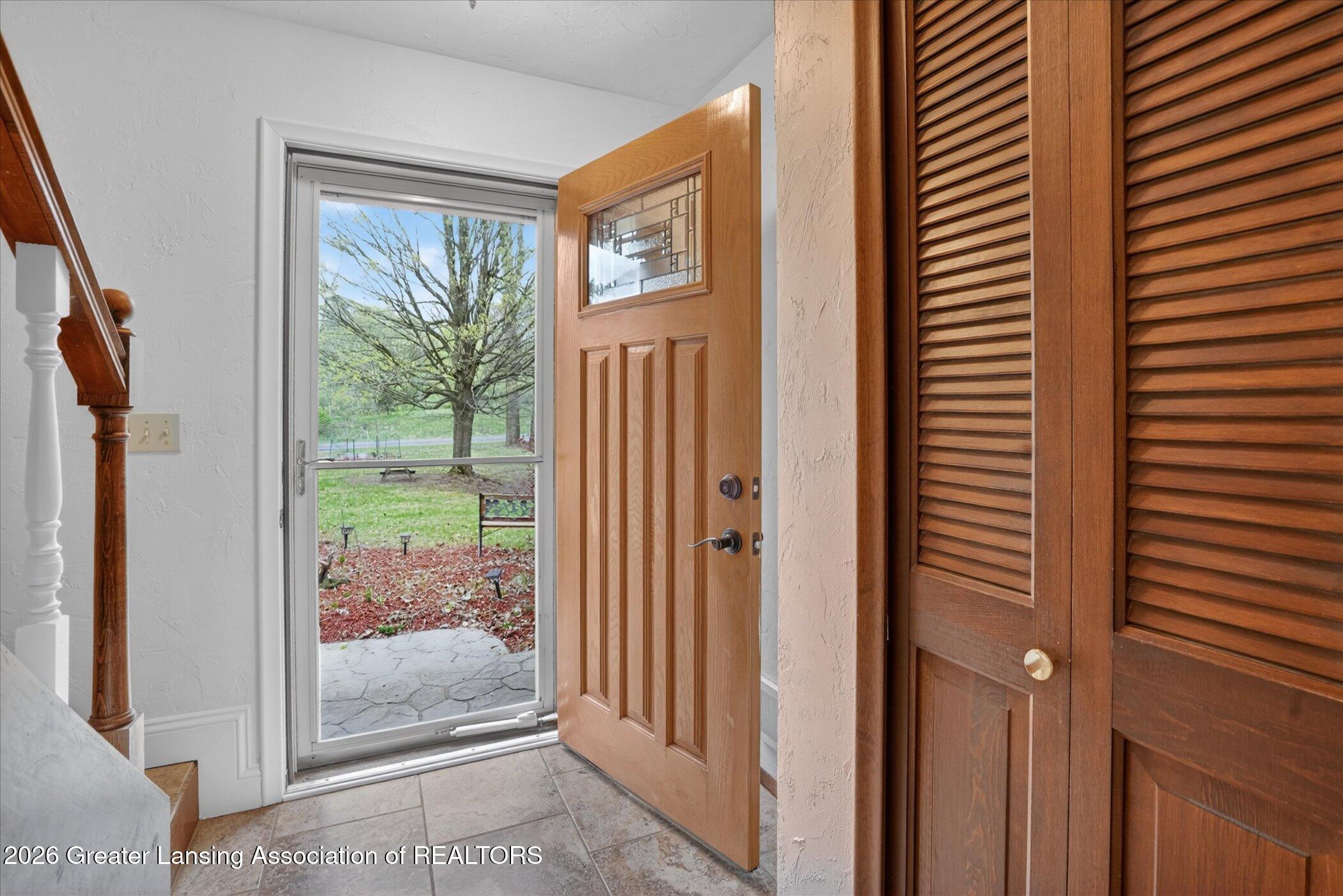 12830 Upton Road Bath, MI 48808 - Photo 5 of 38 Entry