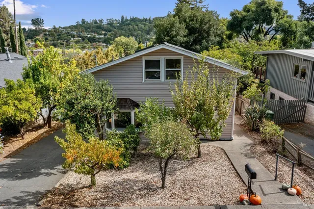 $899,000 | 820 Brown Street, Healdsburg, CA 95448