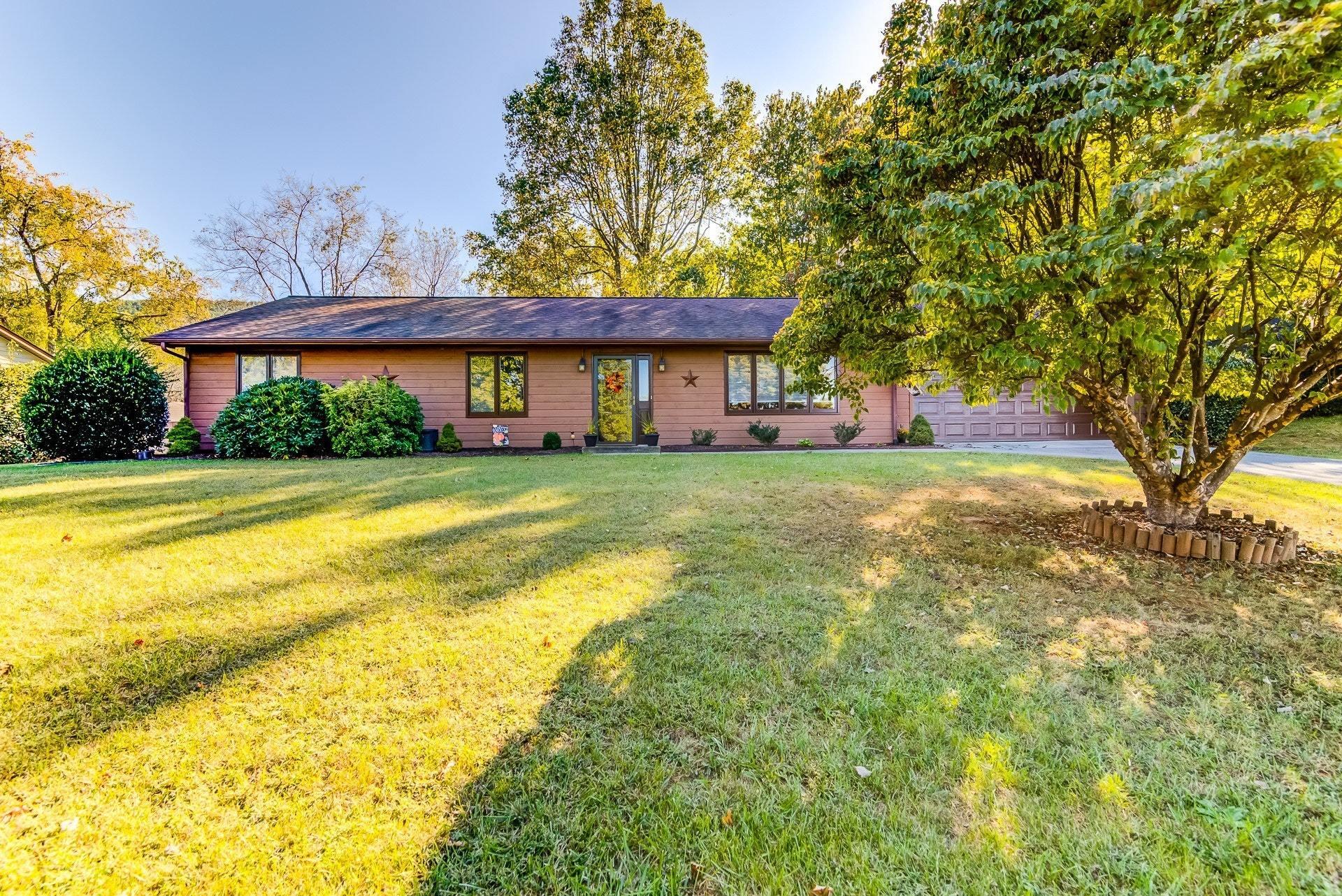 100 McIntosh Road Roanoke, VA 24019 - Photo 1 of 32 Front