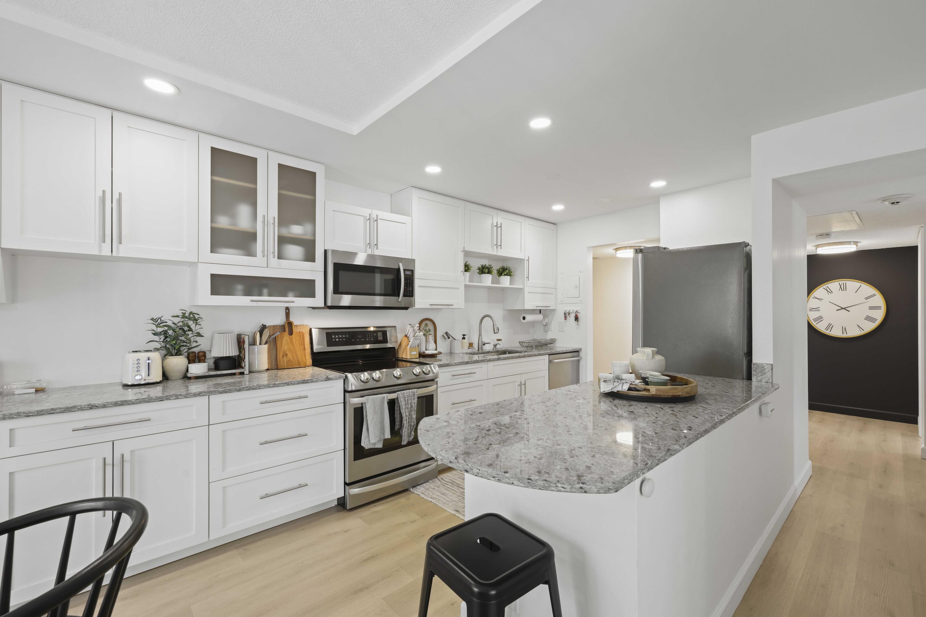 1111 South Ocean Boulevard, Unit 214 Boca Raton, FL 33432 - Photo 6 of 28 Kitchen