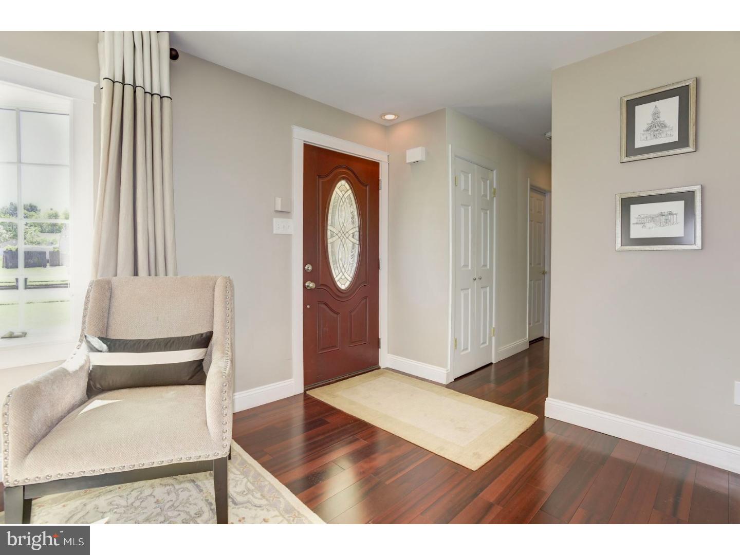 36 Freedom Road Sewell, NJ 08080 - Photo 4 of 25 Foyer