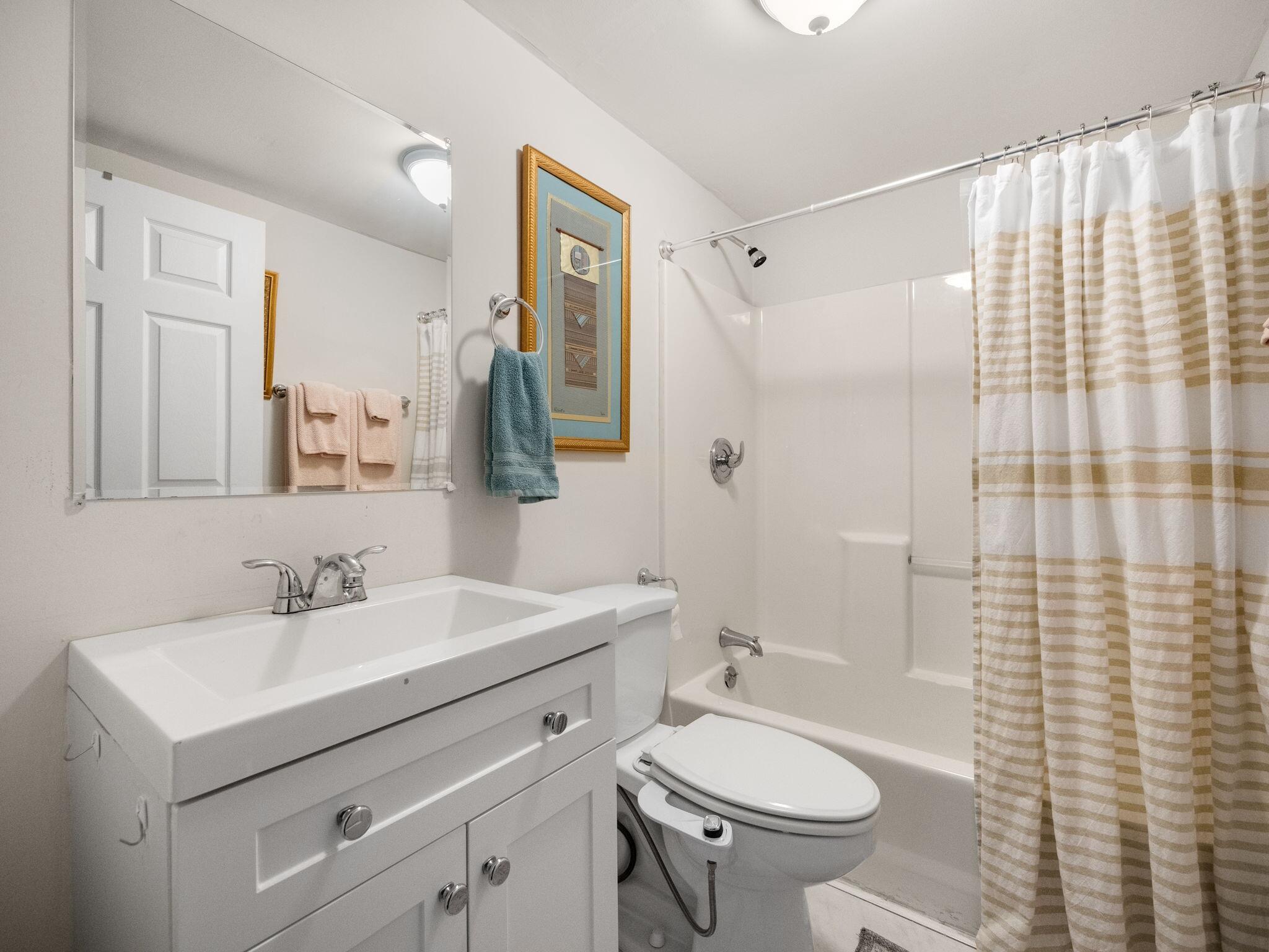 1309 Southeast Pathfinder Avenue Stuart, FL 34994 - Photo 7 of 13 Interior - Bathroom 2