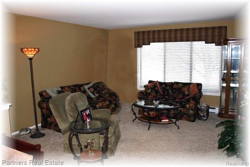 5495 Layton Road Fowlerville, MI 48836 - Photo 13 of 19 Copy of Liviing Room