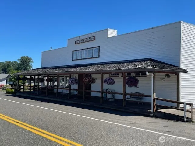 a view of house with a street