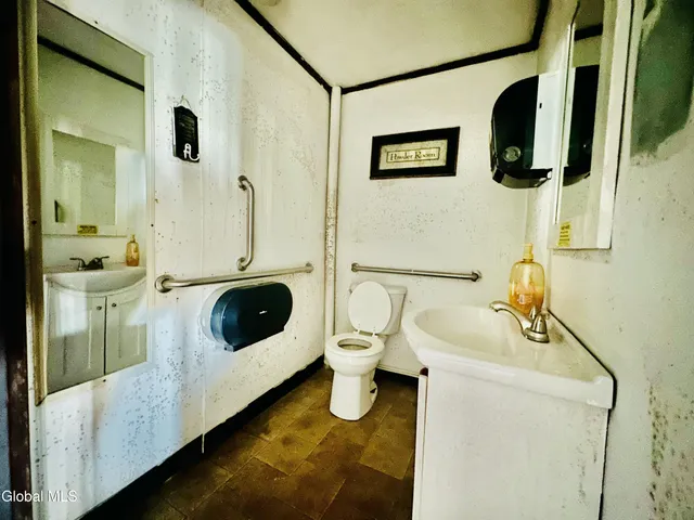 $962,000 | 46 Highway 146, Mechanicville, NY 12118