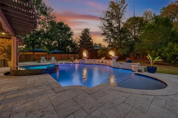 $699,999 | 2007 Cliff Manor Drive, Conroe, TX 77304