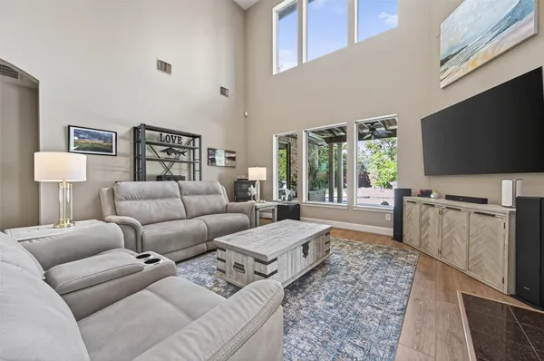 $725,000 | 2007 Cliff Manor Drive, Conroe, TX 77304