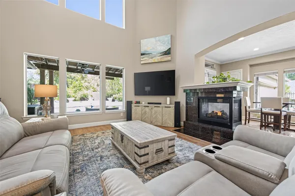 $725,000 | 2007 Cliff Manor Drive, Conroe, TX 77304