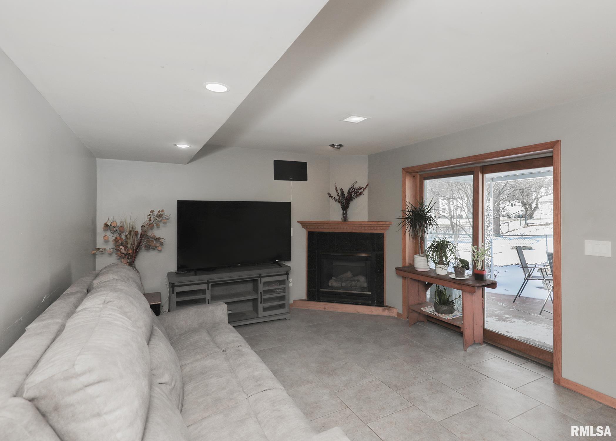 3410 Fairhaven Road Davenport, IA 52807 - Photo 20 of 28 Gallery Image 20