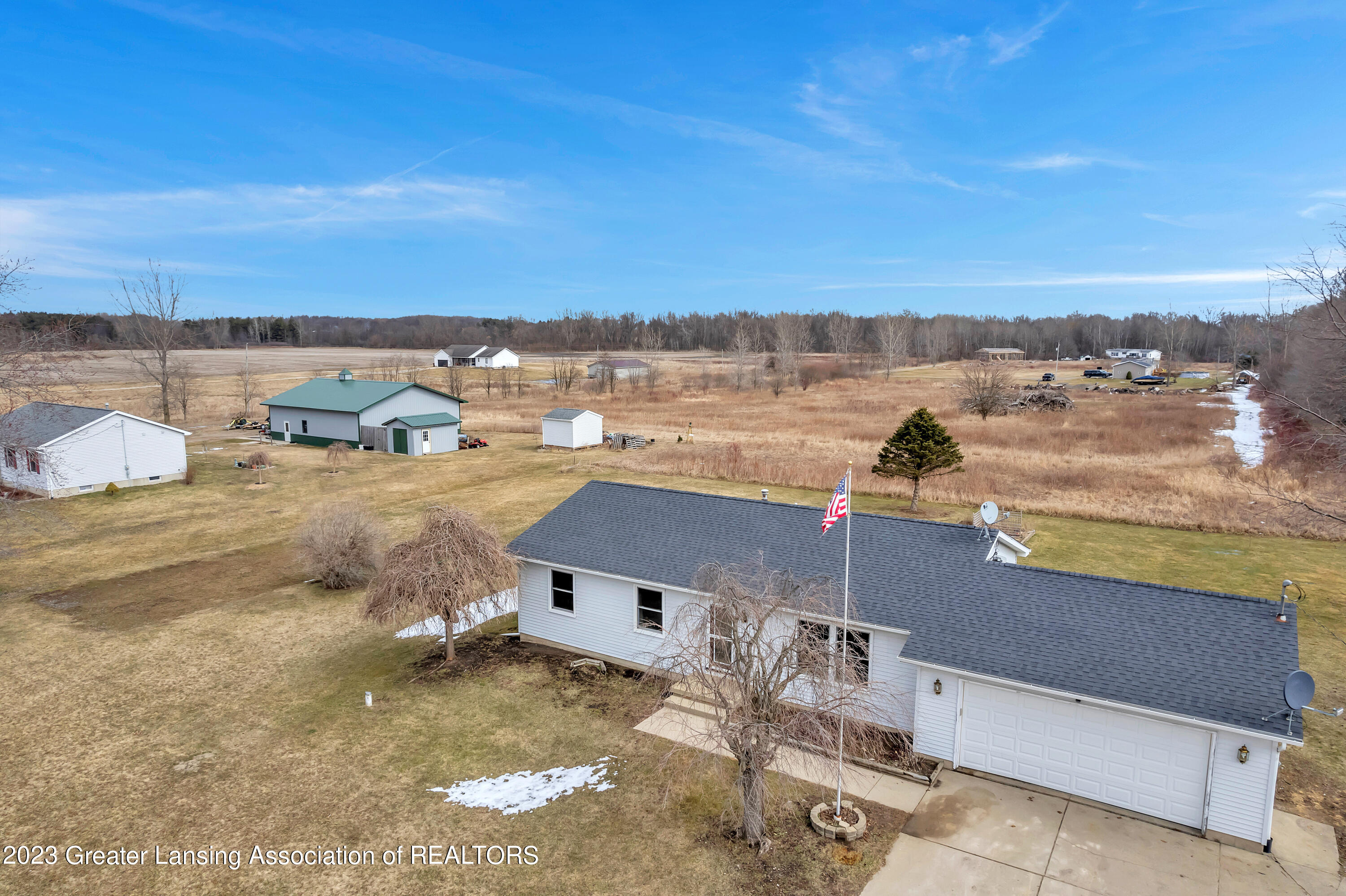 7002 Oneida Road Charlotte, MI 48813 - Photo 2 of 34 Front