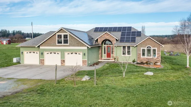 $849,000 | 120 West Crescent Harbor Road, Oak Harbor, WA 98277