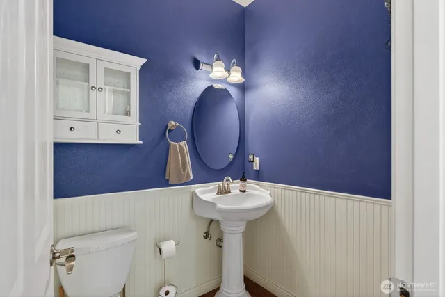 $849,000 | 120 West Crescent Harbor Road, Oak Harbor, WA 98277