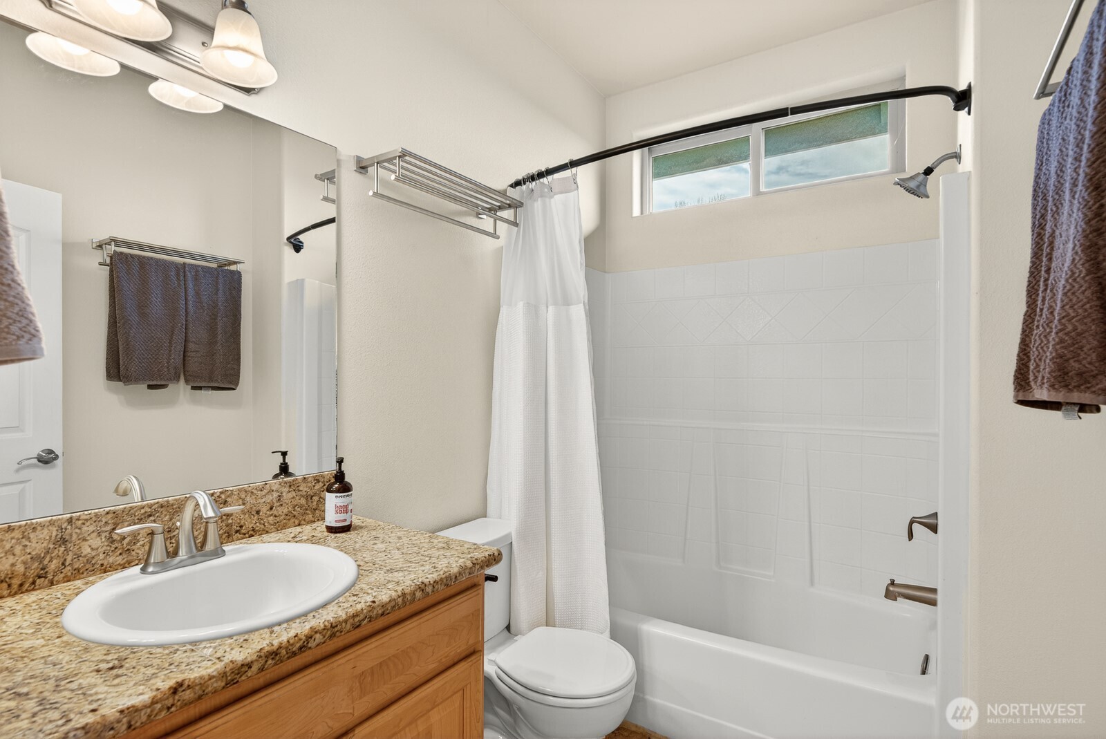 120 West Crescent Harbor Road Oak Harbor, WA 98277 - Photo 23 of 35