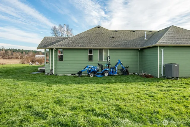 $849,000 | 120 West Crescent Harbor Road, Oak Harbor, WA 98277