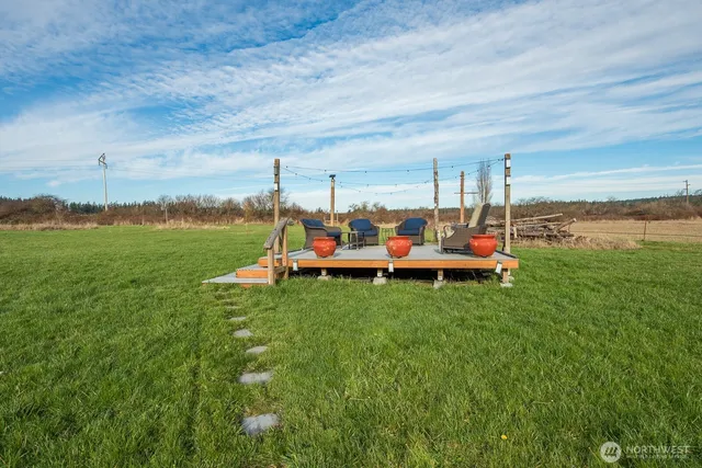 $849,000 | 120 West Crescent Harbor Road, Oak Harbor, WA 98277