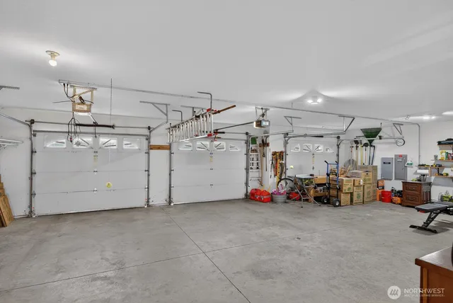 $849,000 | 120 West Crescent Harbor Road, Oak Harbor, WA 98277