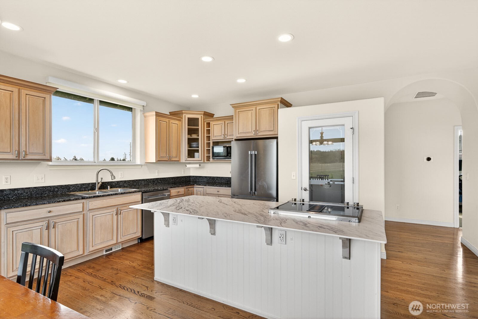 120 West Crescent Harbor Road Oak Harbor, WA 98277 - Photo 8 of 35