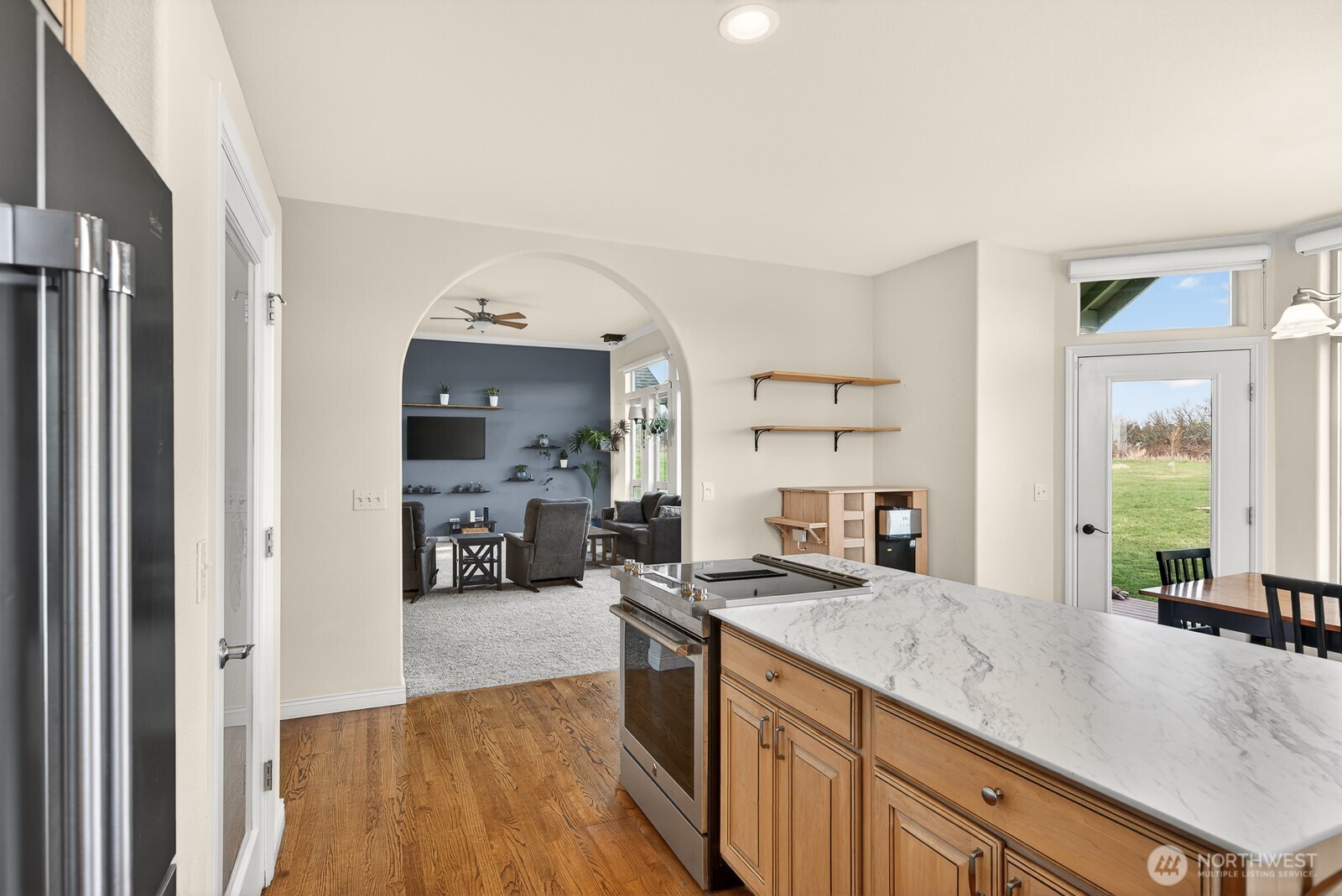 120 West Crescent Harbor Road Oak Harbor, WA 98277 - Photo 9 of 35