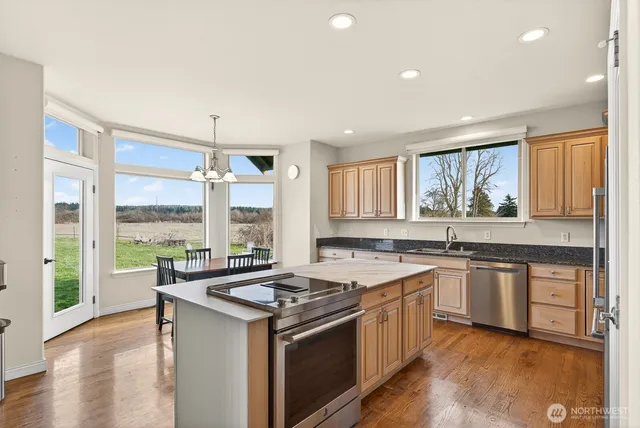 $849,000 | 120 West Crescent Harbor Road, Oak Harbor, WA 98277