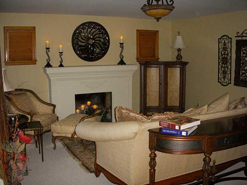 384 Saxonburg Road Butler, PA 16002 - Photo 4 of 25 Living Room.