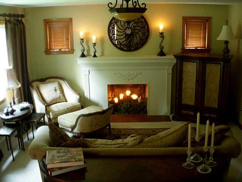 384 Saxonburg Road Butler, PA 16002 - Photo 5 of 25 Living Room.