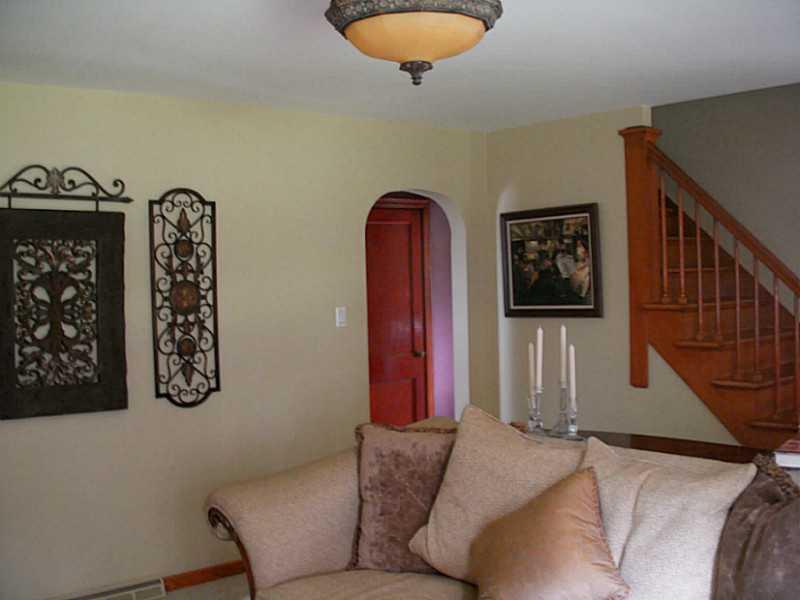 384 Saxonburg Road Butler, PA 16002 - Photo 7 of 25 Living Room.