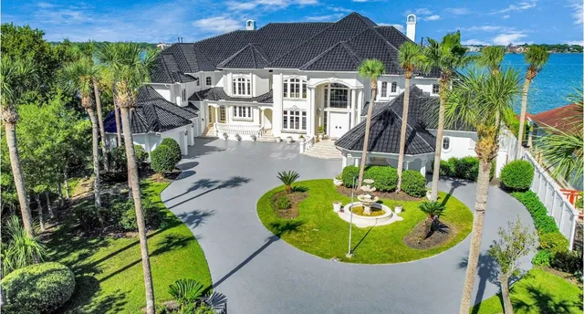 $5,099,999 | 2210 Twin Oaks Boulevard, Kemah, TX 77565