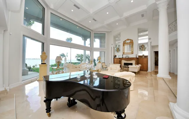 $5,099,999 | 2210 Twin Oaks Boulevard, Kemah, TX 77565