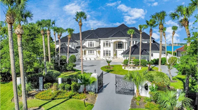 $5,099,999 | 2210 Twin Oaks Boulevard, Kemah, TX 77565
