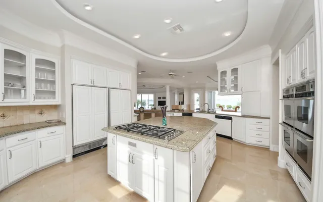 $5,099,999 | 2210 Twin Oaks Boulevard, Kemah, TX 77565