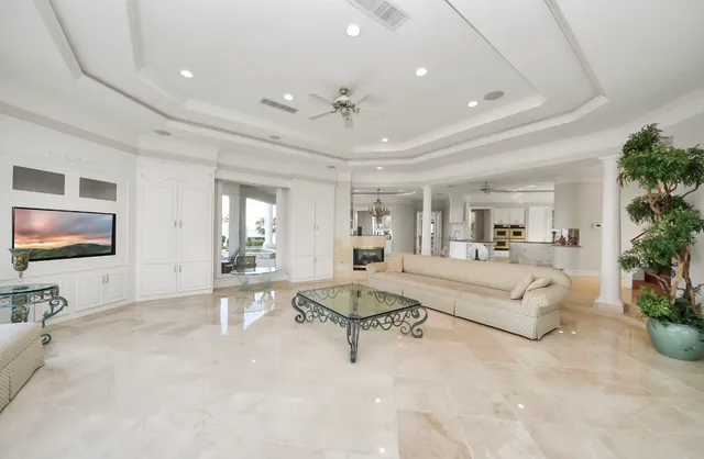 $5,099,999 | 2210 Twin Oaks Boulevard, Kemah, TX 77565