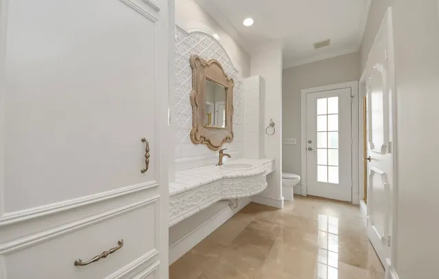 $5,099,999 | 2210 Twin Oaks Boulevard, Kemah, TX 77565