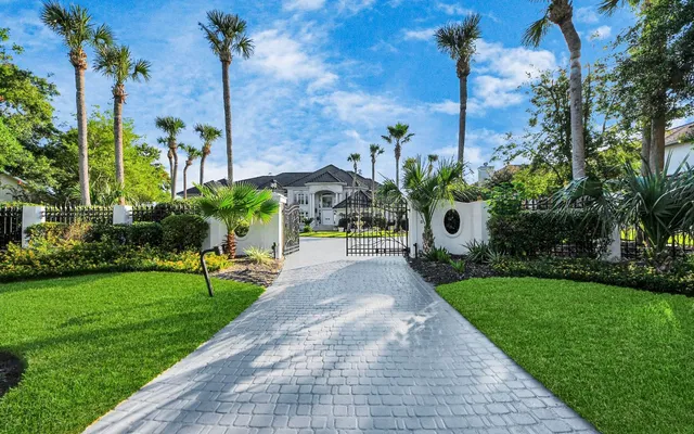 $5,099,999 | 2210 Twin Oaks Boulevard, Kemah, TX 77565