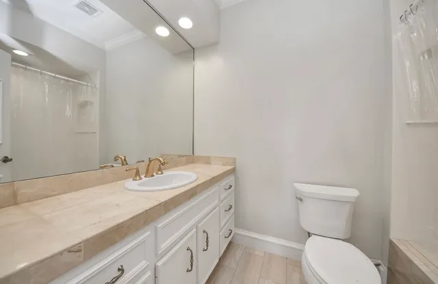 $5,099,999 | 2210 Twin Oaks Boulevard, Kemah, TX 77565