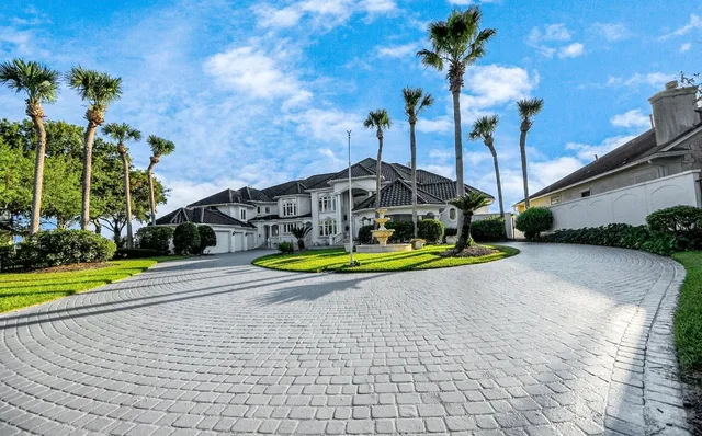 $5,099,999 | 2210 Twin Oaks Boulevard, Kemah, TX 77565