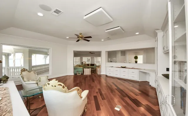 $5,099,999 | 2210 Twin Oaks Boulevard, Kemah, TX 77565