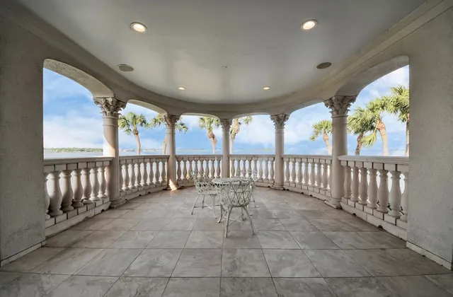 $5,099,999 | 2210 Twin Oaks Boulevard, Kemah, TX 77565