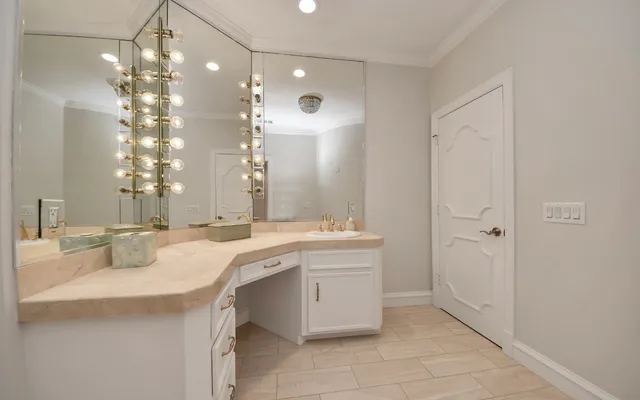 $5,099,999 | 2210 Twin Oaks Boulevard, Kemah, TX 77565