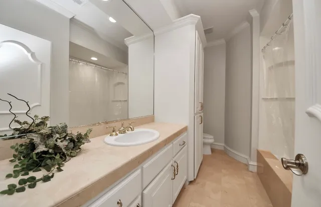 $5,099,999 | 2210 Twin Oaks Boulevard, Kemah, TX 77565